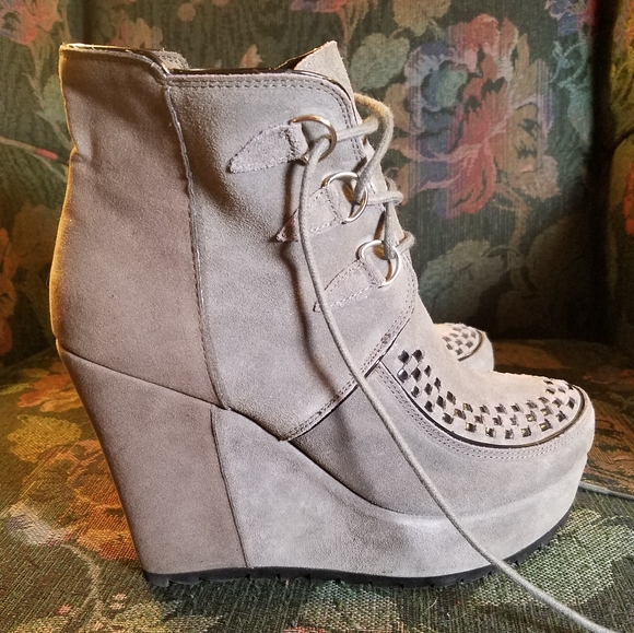 Very Volatile Platform Booties - Picture 6 of 8